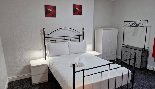 Birtley's Diamond 3 bed Apt, sleeps 6 Guests
