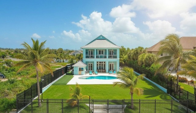 Blue Birds Beach House, comfortable beach readaway with a heated pool