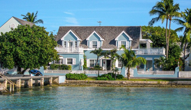 Blue Dolphin - Waterfront, 4 Sunset Decks, Dock, 5+ Bedrooms, Enclosed Garden