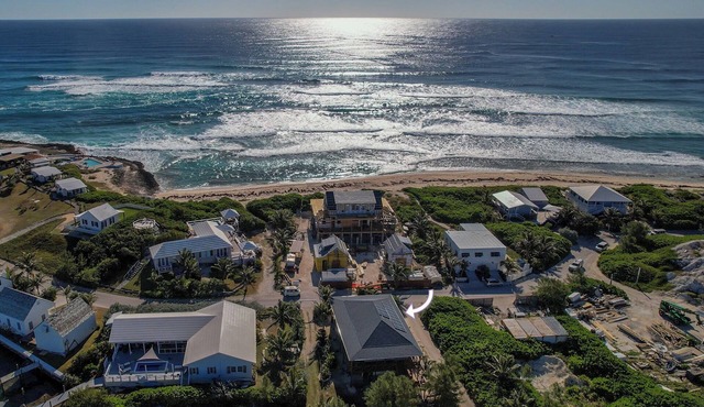 Blue Moon: Cottage South of Abaco Inn with dock