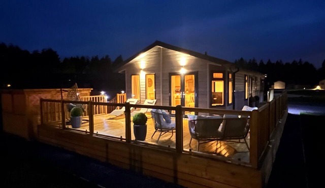 Bluebell Lodge - Luxury Lodge With Hot Tub
