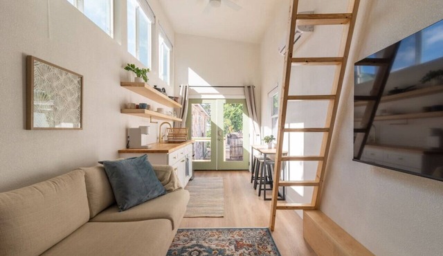BoHo Tiny Home - Walkable to East Austin’s Best! in Austin
