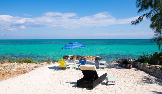 Boo's Bungalow - Family and Dog Friendly Waterfront, NOT BEACHFRONT, Cottage