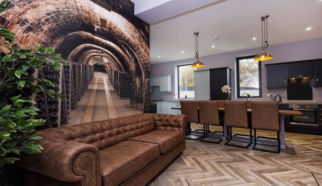 BOOTique House - Luxury Group Accommodation for 12