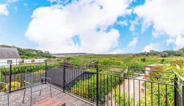 Bournecoast -PET FRIENDLY HOME NEXT TO NATURE RESERVE with STUNNING VIEWS-HB5901
