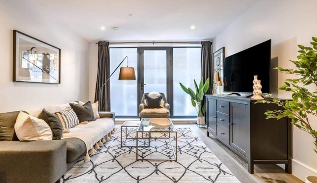 Boutique Bloomsbury Duplex with Modern Finishes