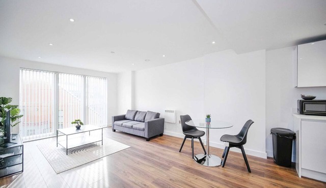 Bracknell Apartment | Parking | Near Ascot & Station