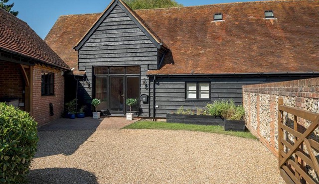 Bradenham Barn in The Chiltern Hills - Pass the Keys