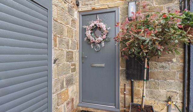 BRAMBLES APARTMENT, character holiday cottage in Ruswarp