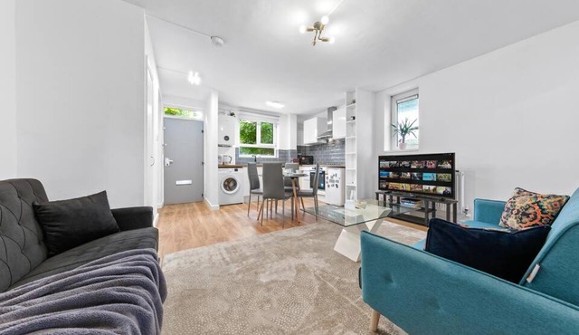 *Brand New 1 Bedroom Flat in Central London*
