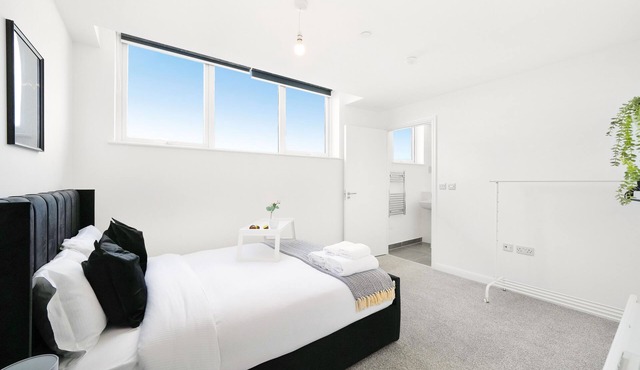 Brand New 2 Bed, 2 Bath Penthouse in Luton 33