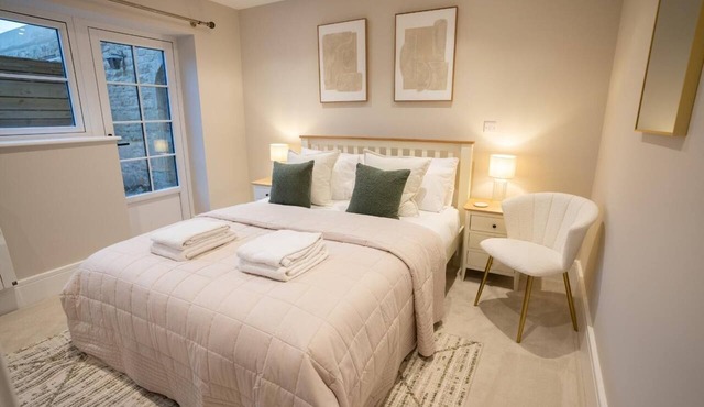 Brand New 2-Bed, Dog-Friendly Apartment | Broadway High St | Sleeps 6