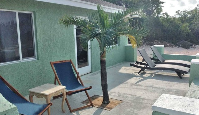 Brand New! 3 Bedroom, 2 bath, Sleeps 8, 8 Min. Drive to Top Beach