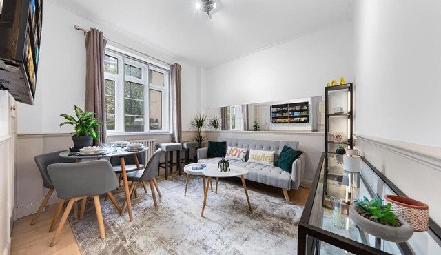 Brand New 3 Bedroom flat in Central London