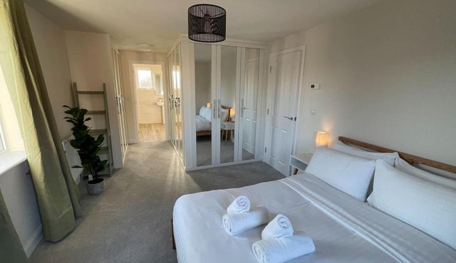Brand New Executive House nr Science Parks