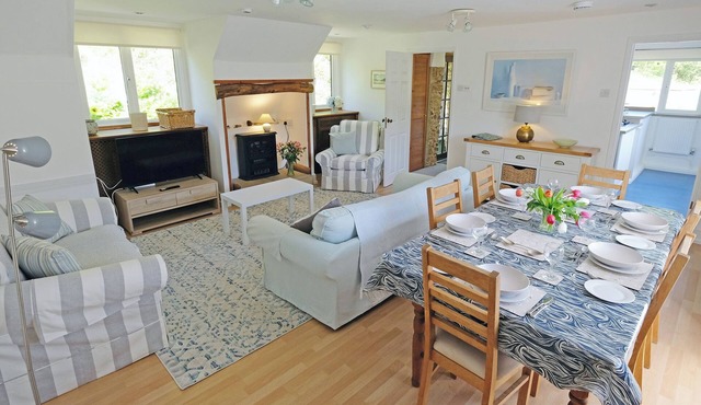 Branscombe beach is only 1½ miles away and the Jurassic Coast is nearby.