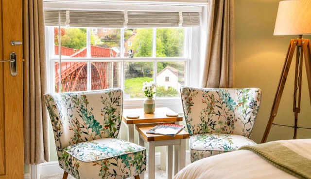 Bridgeside Rooms