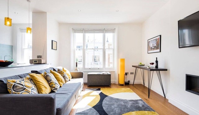Bright and Modern Earls Court Gem