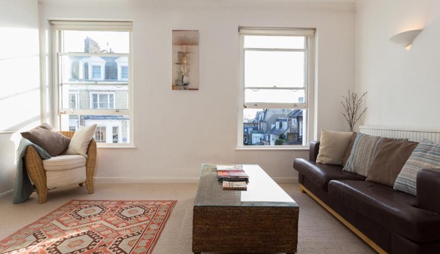 Bright and Spacious 1 Bedroom Apartment in the Heart of Kensington