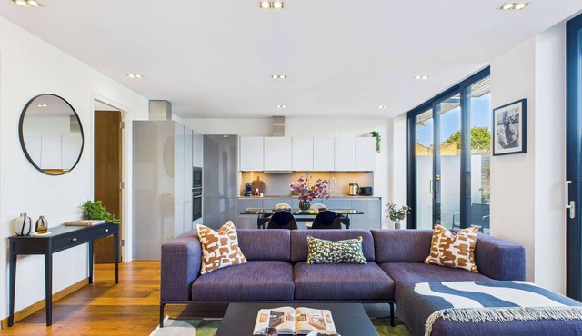 Bright Camden Town Terrace Apartment