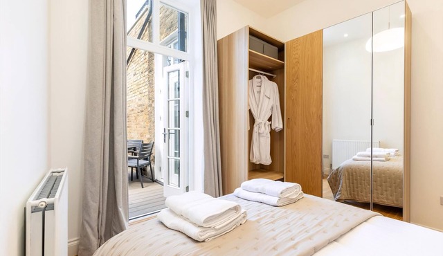 Bright Elegant Chelsea Getaway Private Balcony!