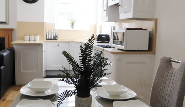 Bright & Modern 2 Bed Apartment in the heart of Windsor - opposite the Castle