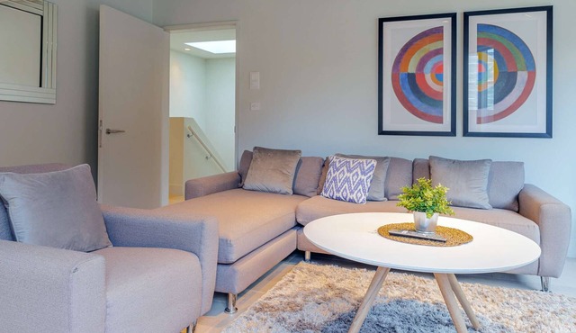 Bright & Modern Holborn Apartment – Central Location