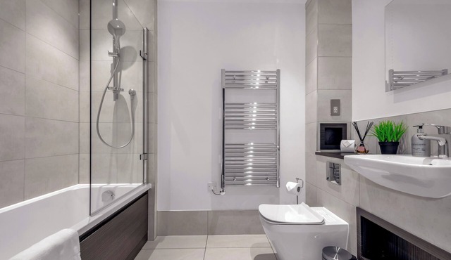 Bright, Pet-Friendly Hackney Wick Flat with Canal Views & Top Amenities