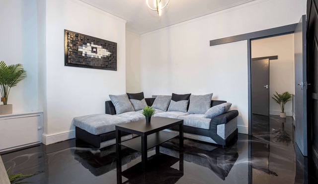 Bright & Spacious 2 Bedroom Home in St Helens