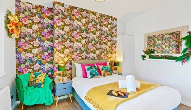 Brighton Apartment Near Beach| Walk Everywhere