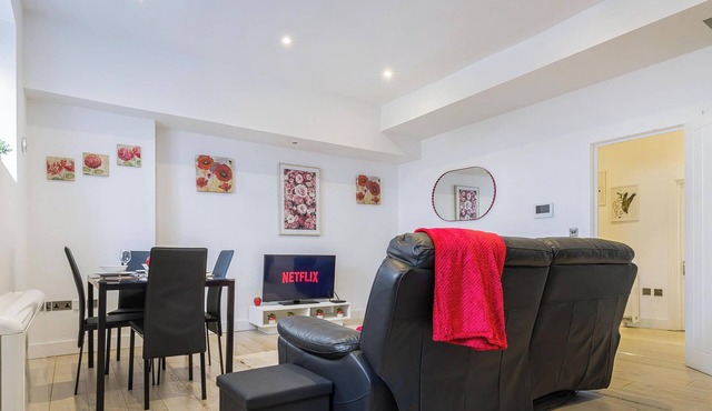 BRIGHTON CENTRAL LONGSTAY RETREAT STEPS TO BEACH AND LANES