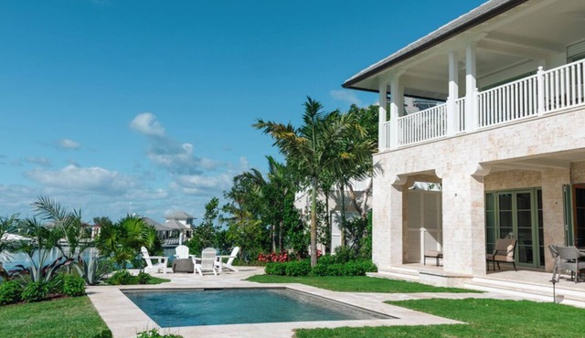 Briland Club - Coral Cottage, Luxury Waterfront Vacation Rental, Private Pool