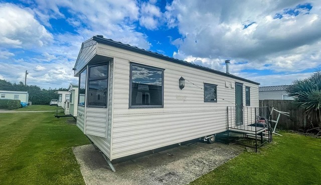 Brilliant 6 berth caravan nearby Scratby beach, Norfolk ref 43081B