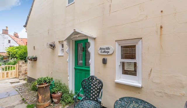 BRINCLIFFE COTTAGE, family friendly in Robin Hood’s Bay