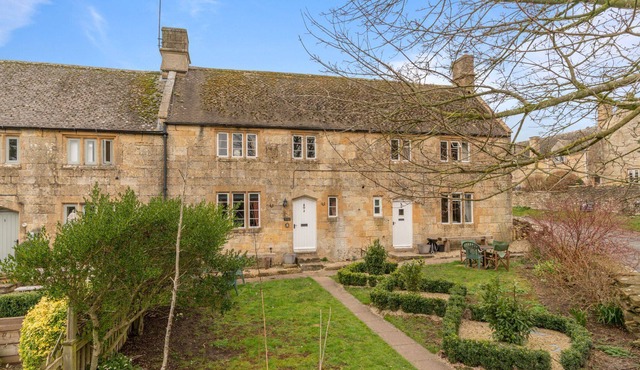 Brockhampton Cottages - sleeps 8 guests in 4 bedrooms