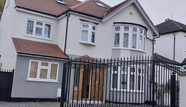 Bromley Manor - Spacious 11 Bedroom House