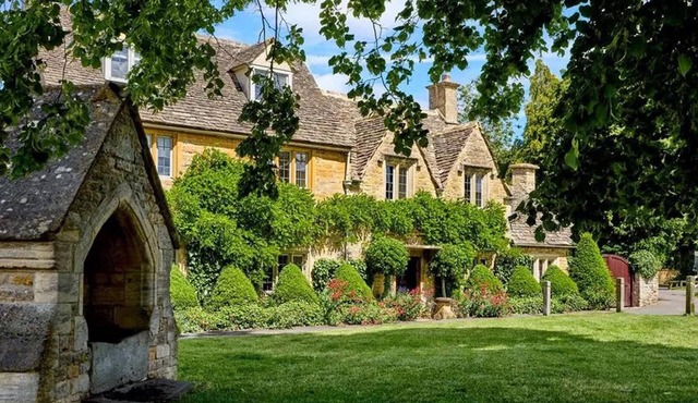 Brook House Lower Slaughter