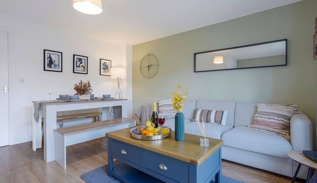 Broughton House Close to Shops Free Parking Garden Fast WIFi Smart TV Yoko Property