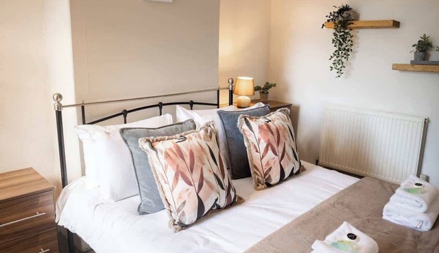 Budget friendly Edwardian home - Sleeps up to 7