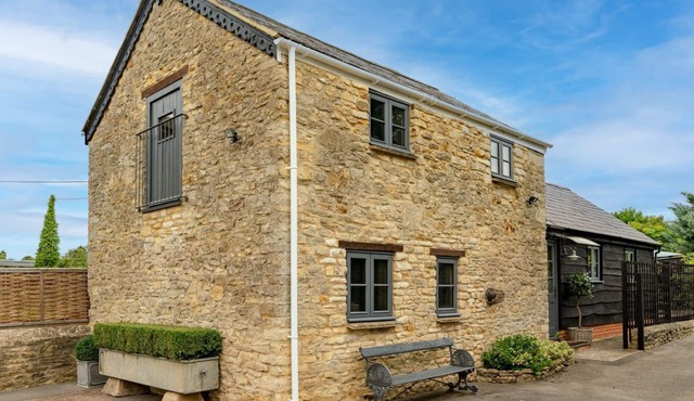 Buff Lodge - sleeps 4 guests in 2 bedrooms