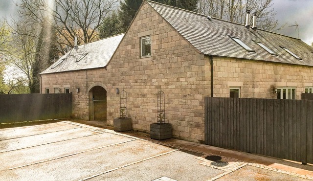 BUNBURY, family friendly, with open fire in Farley Near Alton Towers