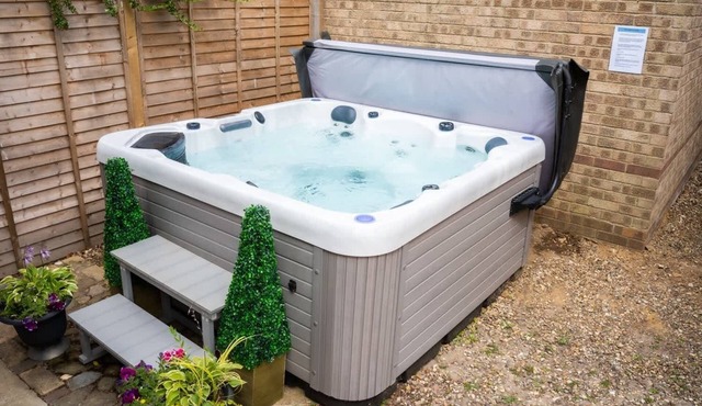 Burgess Beach House - Hot Tub - Garden - Pets OK