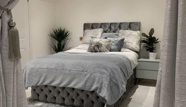 Bury St Edmunds - Apartment - Sleeps 2 - Parking