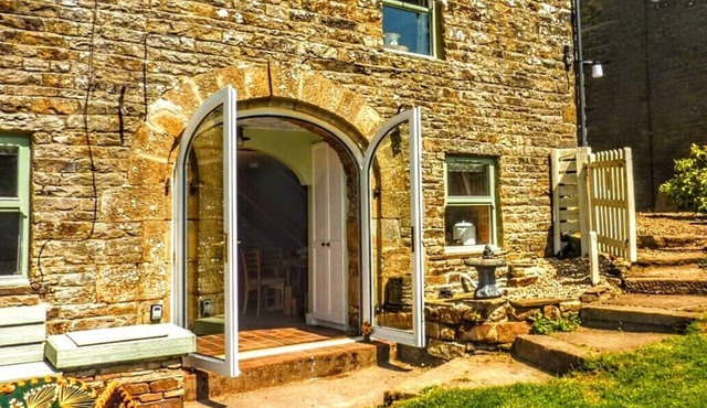Butterfly Lodge, historic converted cart house with rural country views