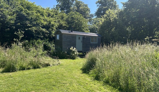 Cabin Retreat in Bedford - Sleeps 2 & Free parking