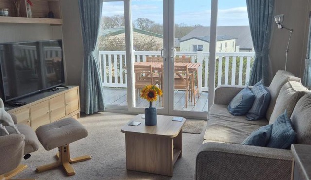 Cabin Sleeps 4 with Garden and Parking