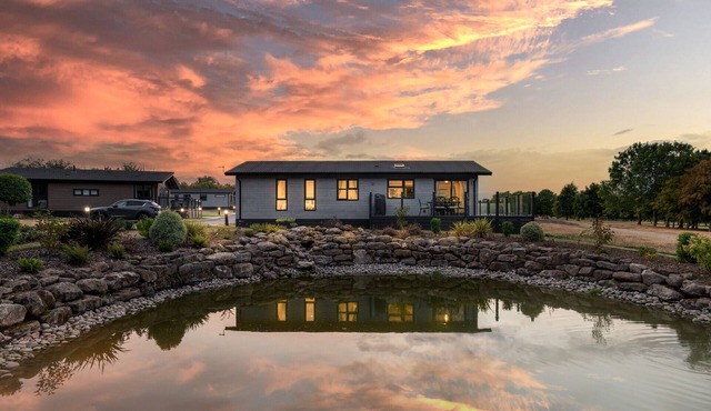 Cambridge Luxury Lodge