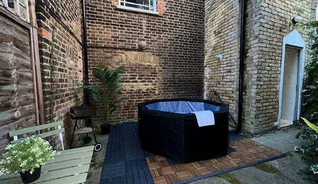 Camden House: Garden, Jacuzzi & Parking