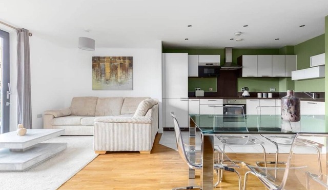 Canada Water 2Bed Apartment - 2 min walk to Tube