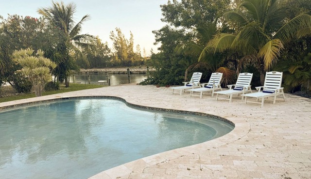 Canal home with pool Taino beach just blocks away
